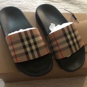 🚫SOLD🚫 NIB Burberry Slides